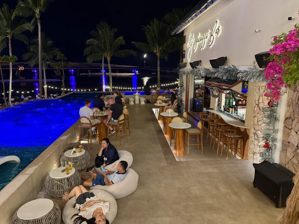 푸꾸옥 선셋타운 루프 자꾸지 바